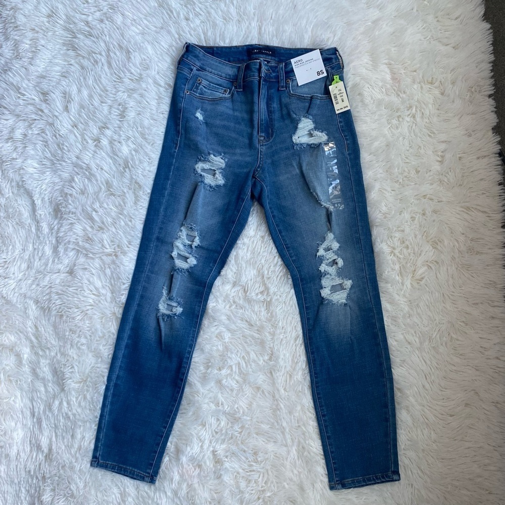 Aero Distressed High Rise Curvy Jegging. Size 8S.
